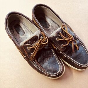 Sperry Brown Leather Flats with Moccasin Stitching